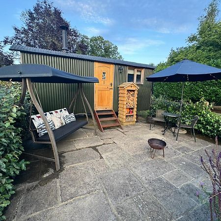 Forest View Shepherd Hut Ewhurst Exterior photo