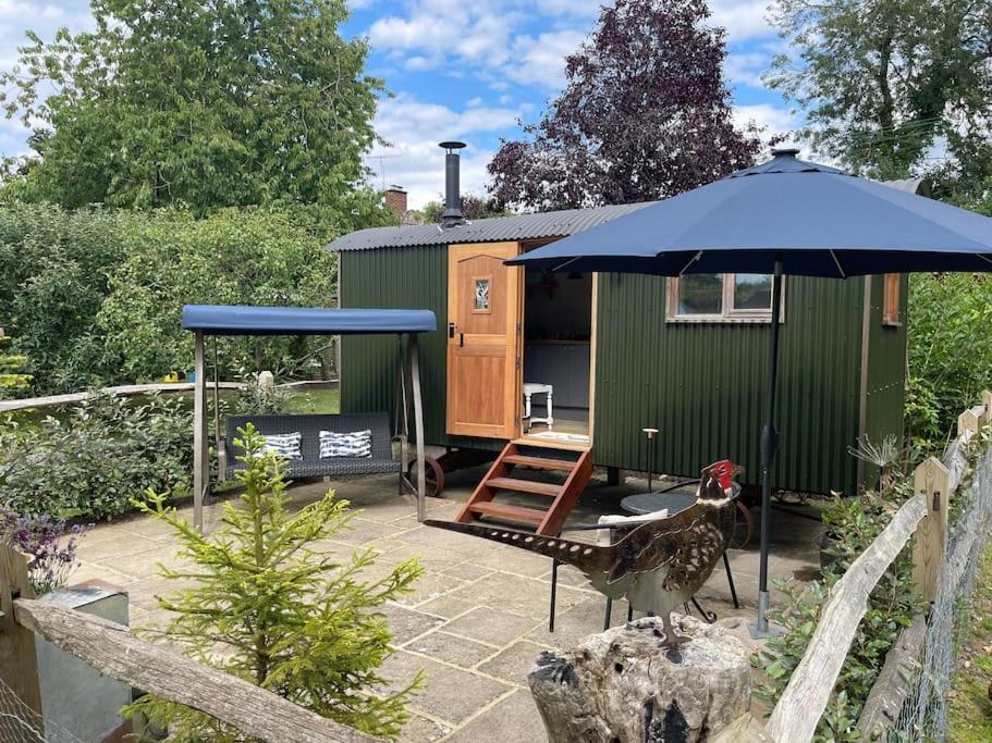 Forest View Shepherd Hut Ewhurst Exterior photo