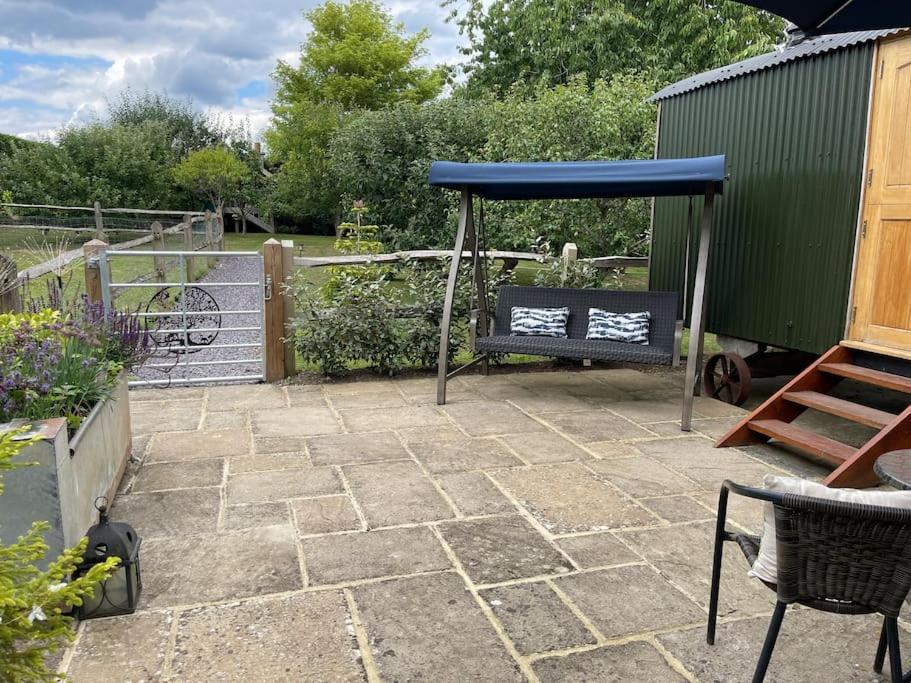 Forest View Shepherd Hut Ewhurst Exterior photo