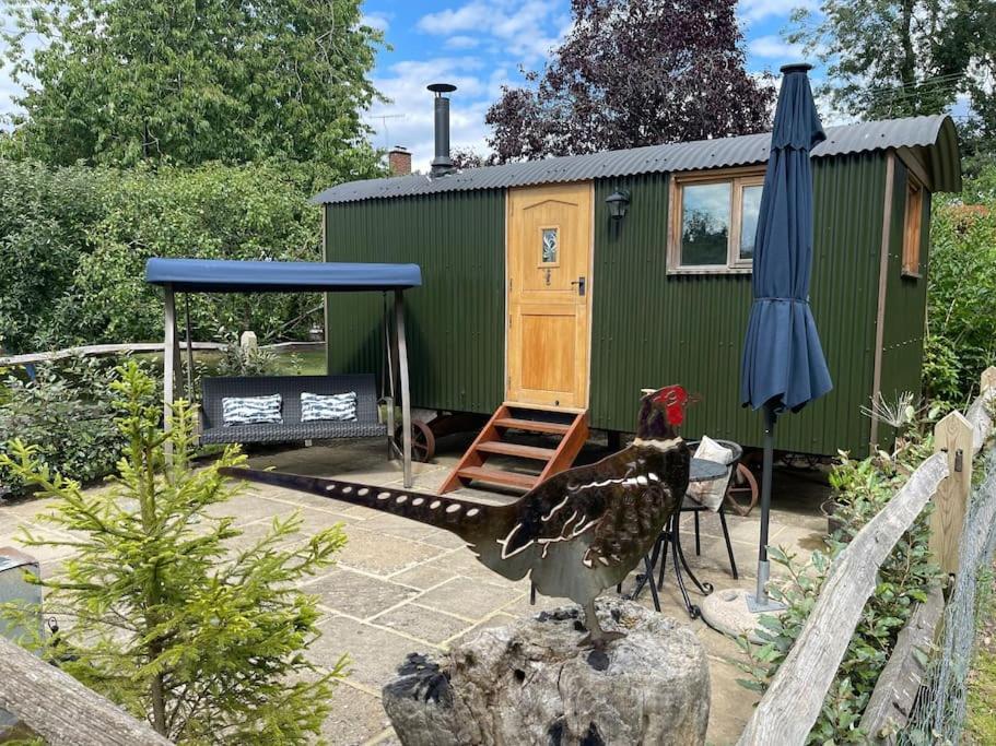 Forest View Shepherd Hut Ewhurst Exterior photo